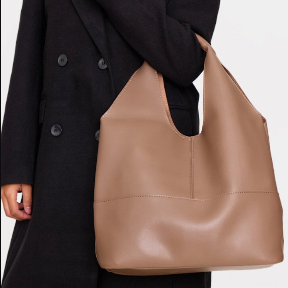 PRETTYLITTLETHING: Beige Abstract Curved Tote Bag